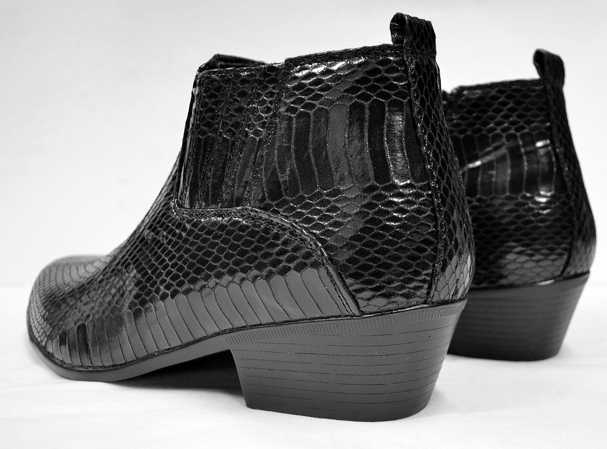 Back of Antonio Cerrelli Black Vegan Leather Python Print Cuban Heel Chelsea Boots